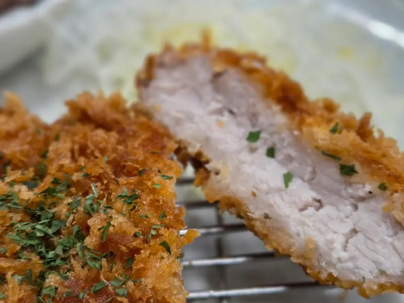 모밀공방 돈가스 단면