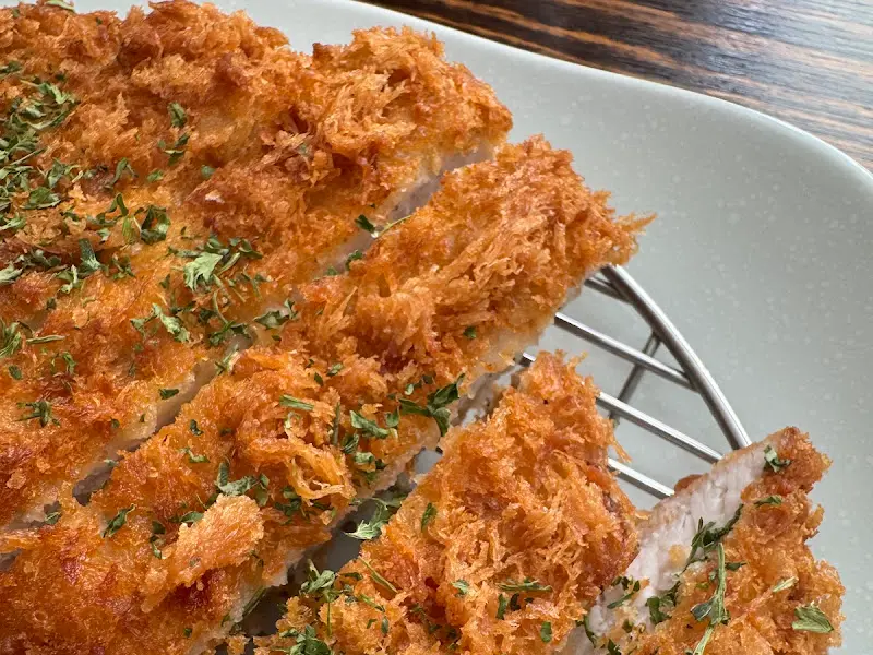 모밀공방 돈가스 근접샷