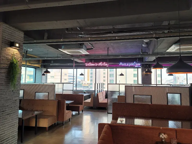 쾌적하고 넓은 실내 공간