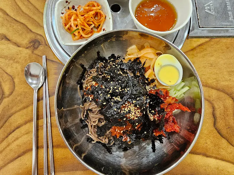 비빔 막국수 근접샷