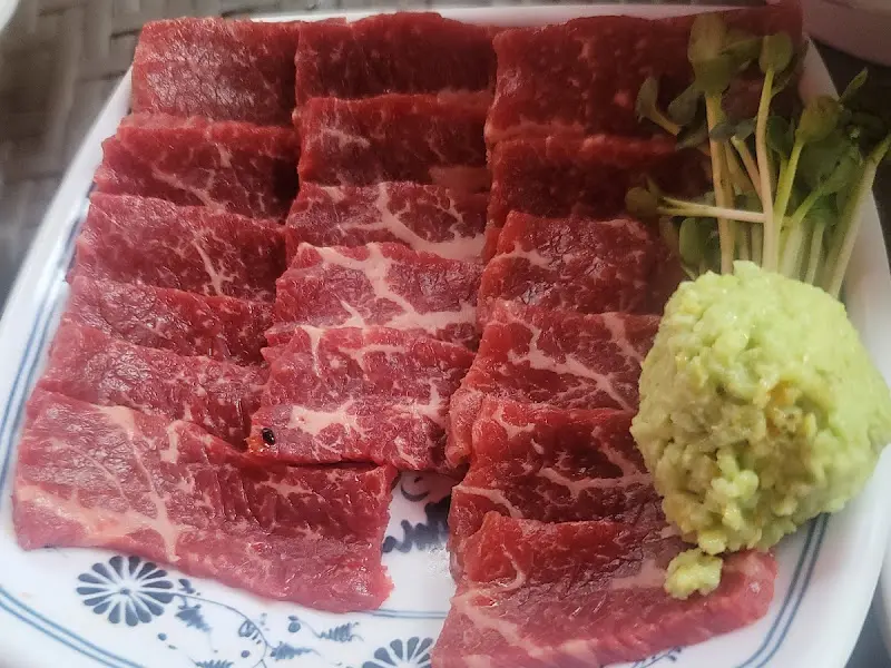 신선해 보이는 육회