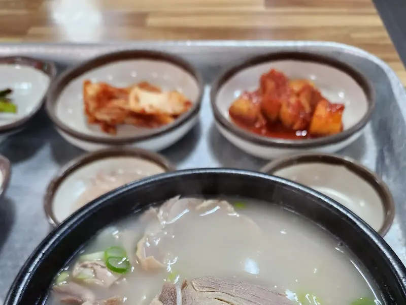 돼지국밥 클로즈업 샷