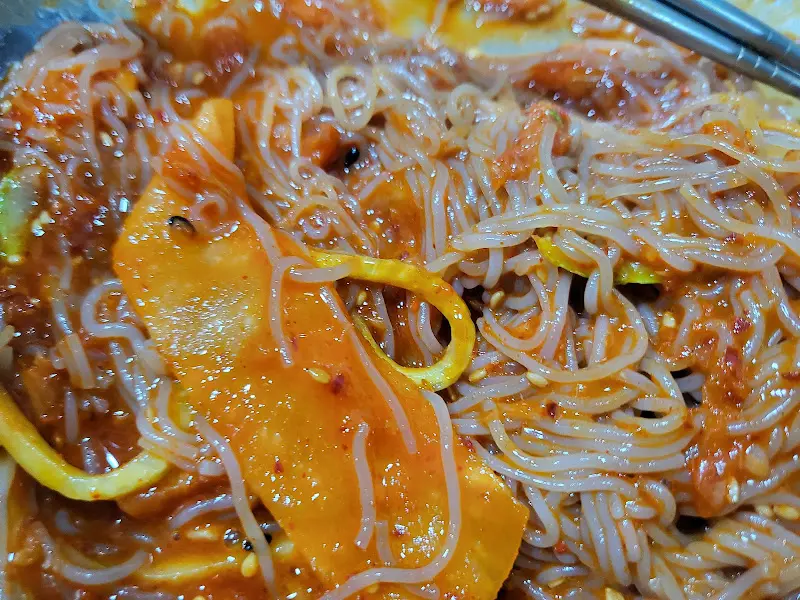 매콤달콤한 비빔냉면