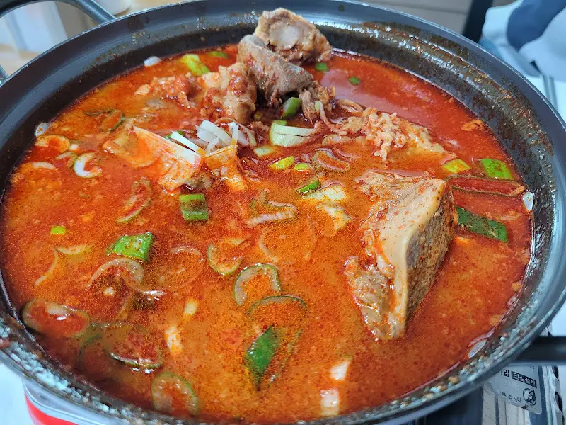 동문 쭈꾸미 뼈다귀탕