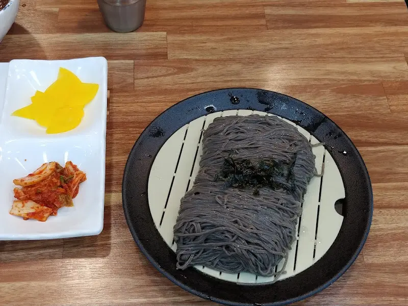 판모밀과 곁들여 먹는 반찬