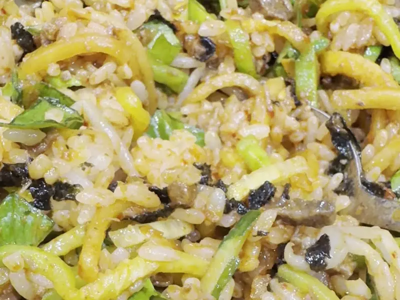 모란정 육회비빔밥의 클로즈업