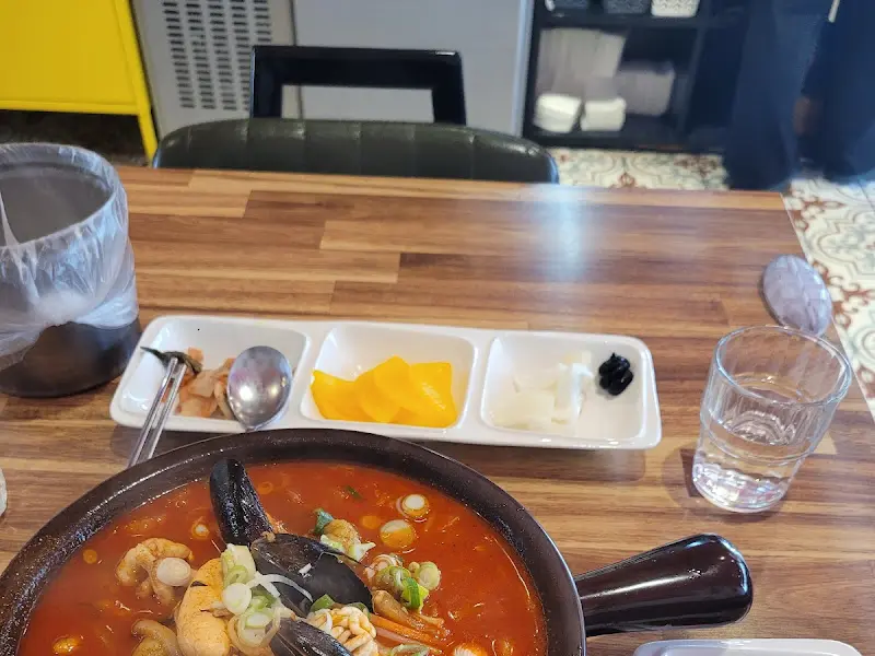 알짬뽕과 기본 반찬