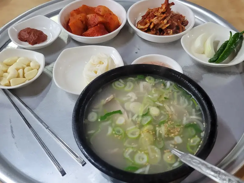 푸짐하게 차려진 한 상