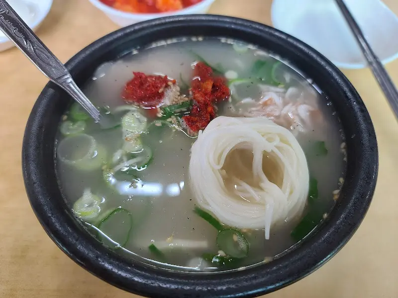 다진 양념을 넣어 매콤하게 즐겨도 좋다