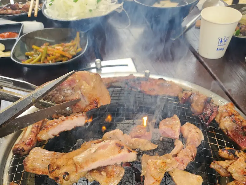 맛있게 익은 돼지갈비