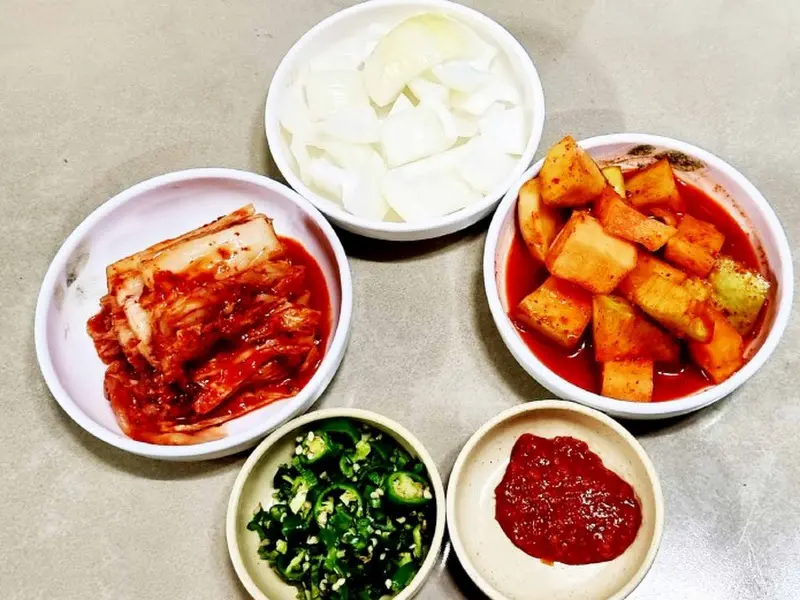 동일민물식당 밑반찬