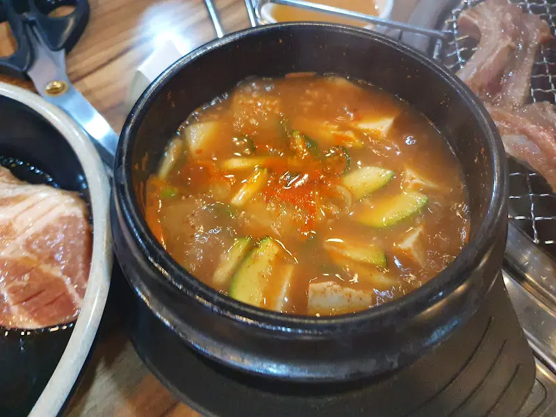 보글보글 끓는 된장찌개
