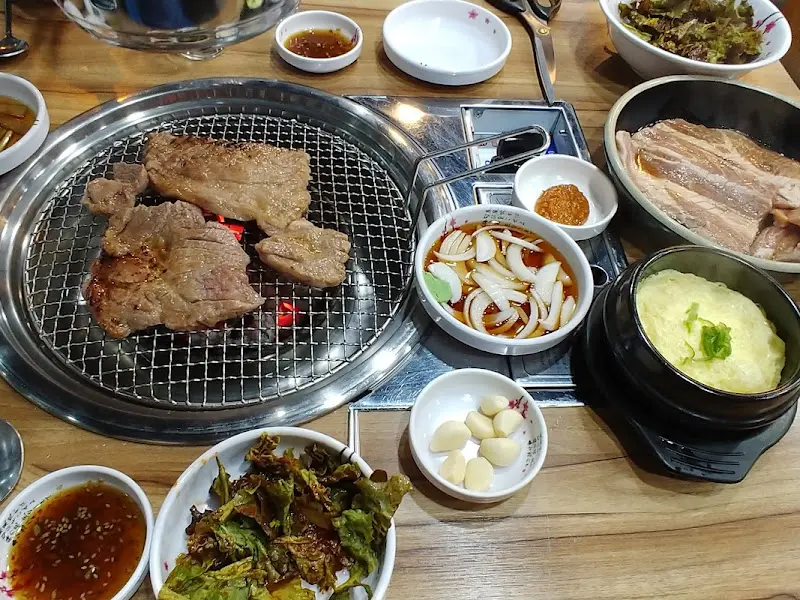 상다리 부러지게 차려진 한 상