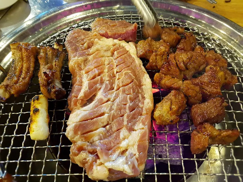 갈비 굽는 모습