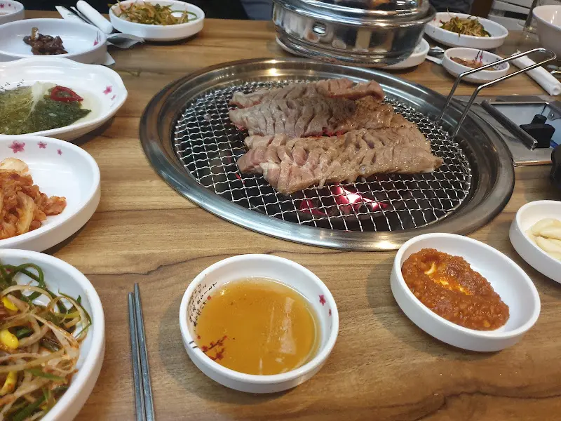 고기 굽는 모습