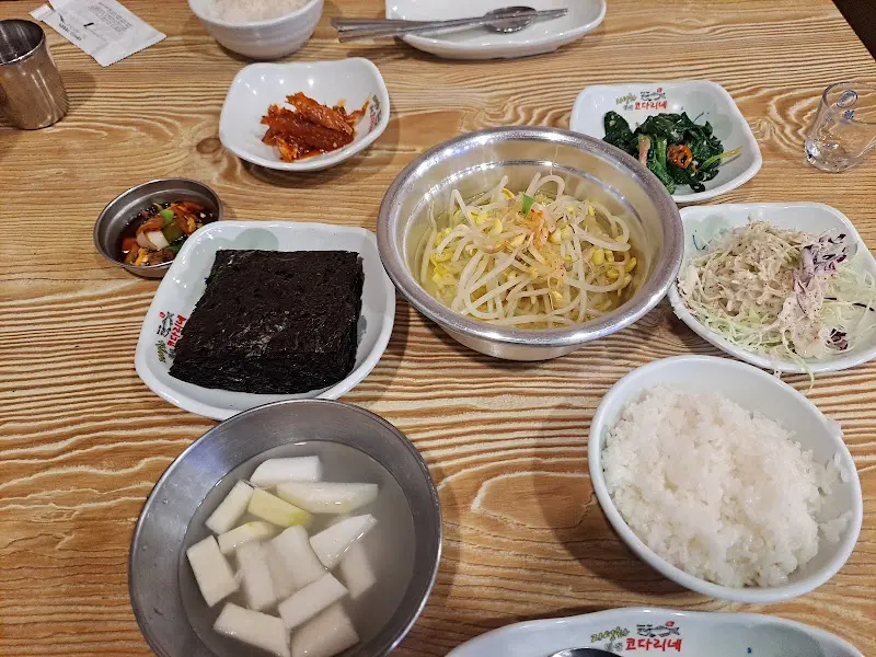 정갈하게 차려진 밑반찬