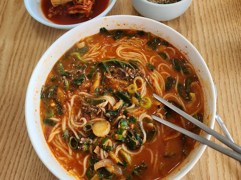 어탕국수 한 상 차림