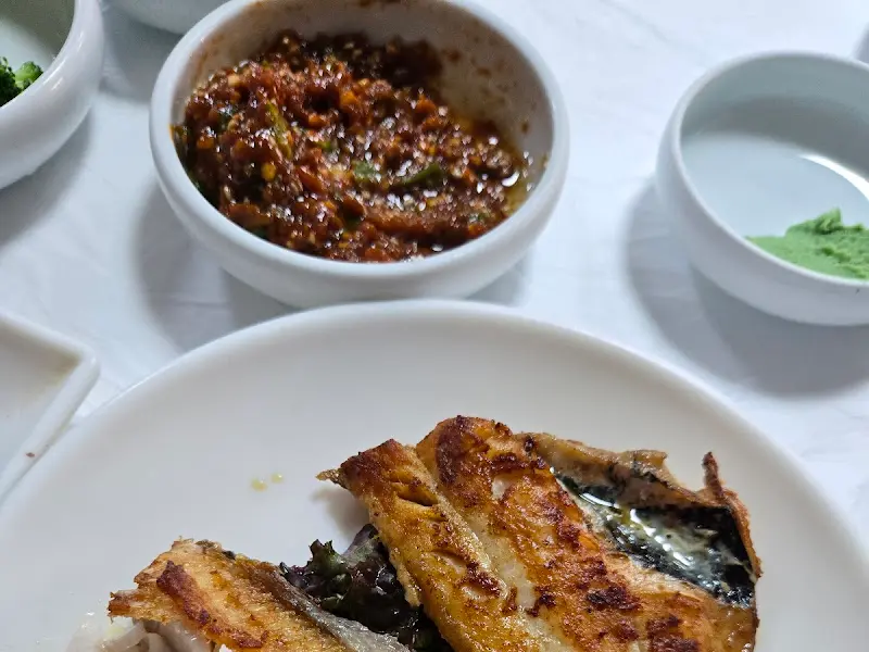 노릇노릇 구워진 생선구이