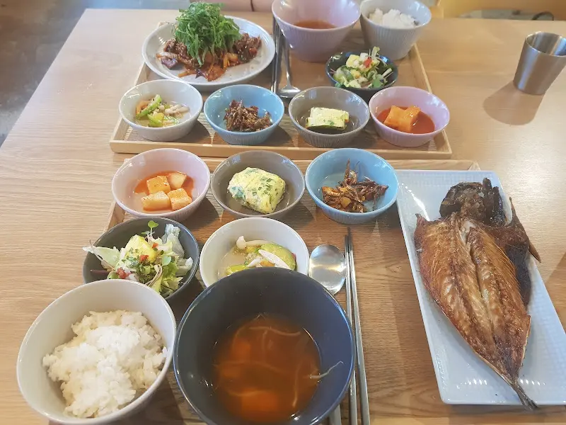 고등어 구이 정식 한 상 차림