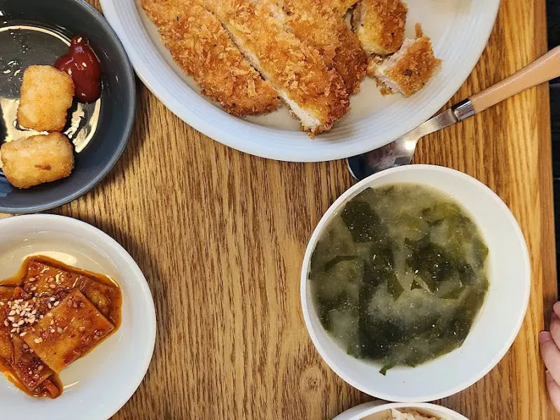 로제 돈까스 정식 전체 샷