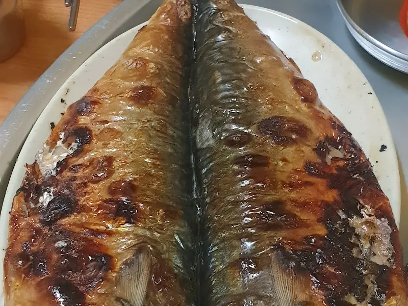노릇하게 구워진 고등어구이