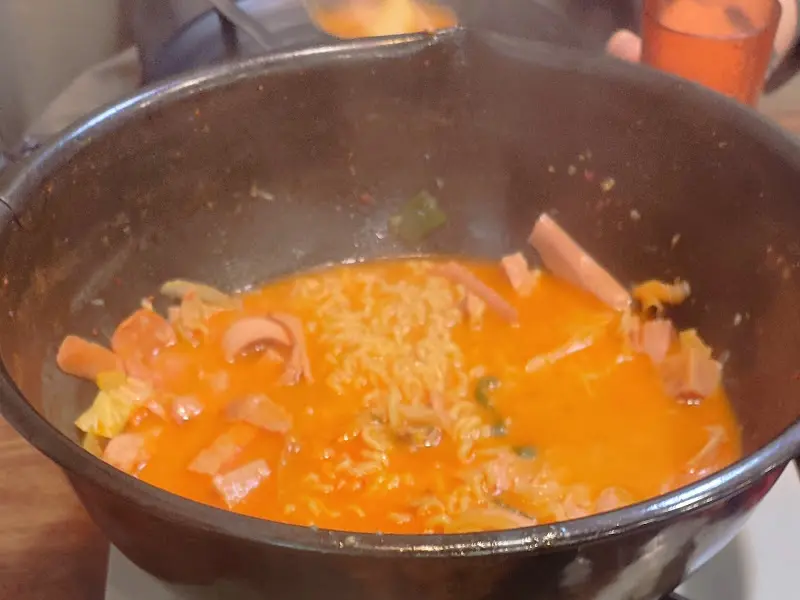 부대찌개 준비된 모습
