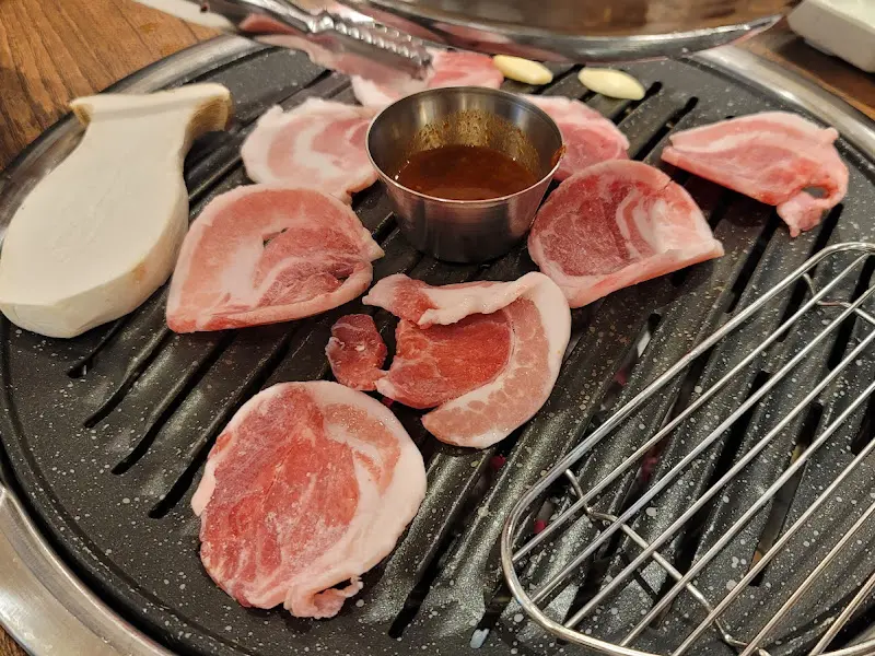 노릇하게 구워진 삼겹살