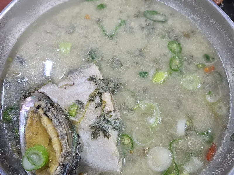 해안횟집 도다리쑥국