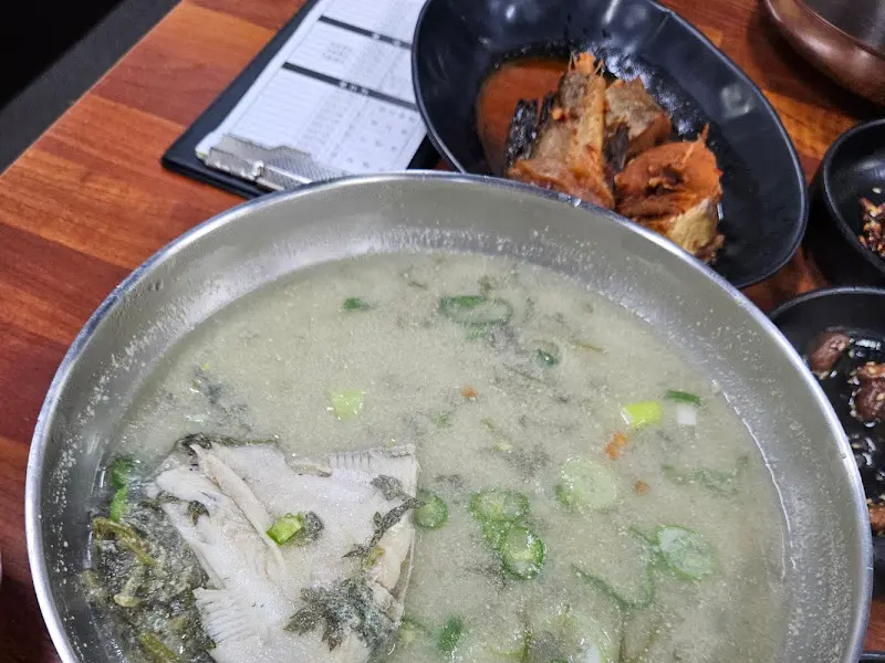 해안횟집 도다리쑥국 근접샷