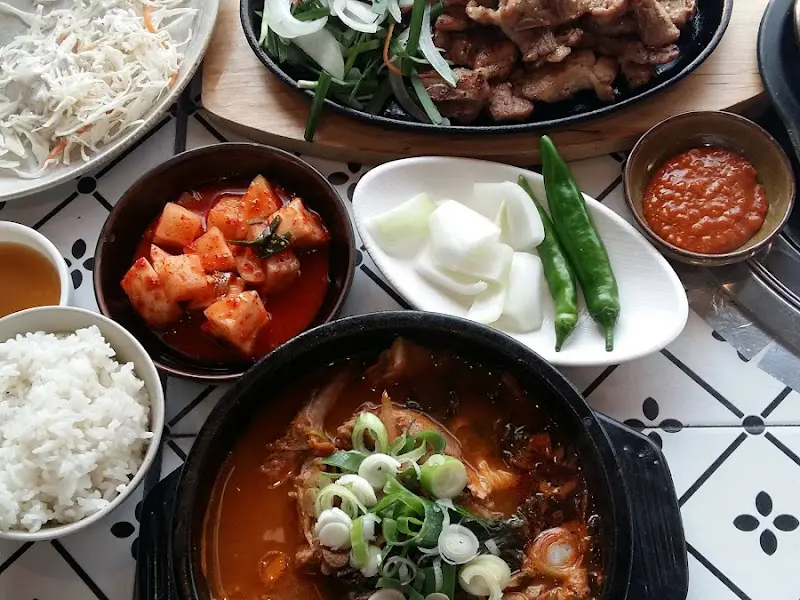 장원막국수 전체 상차림