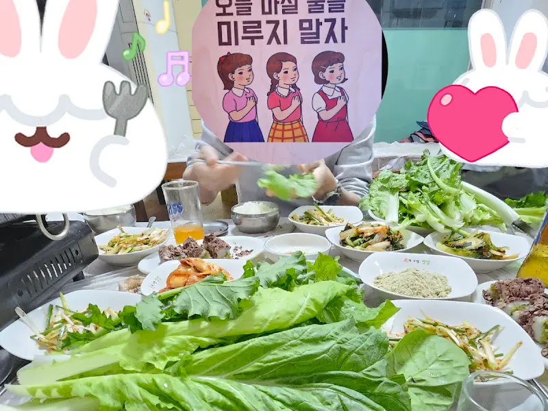 푸짐한 쌈 채소와 밑반찬