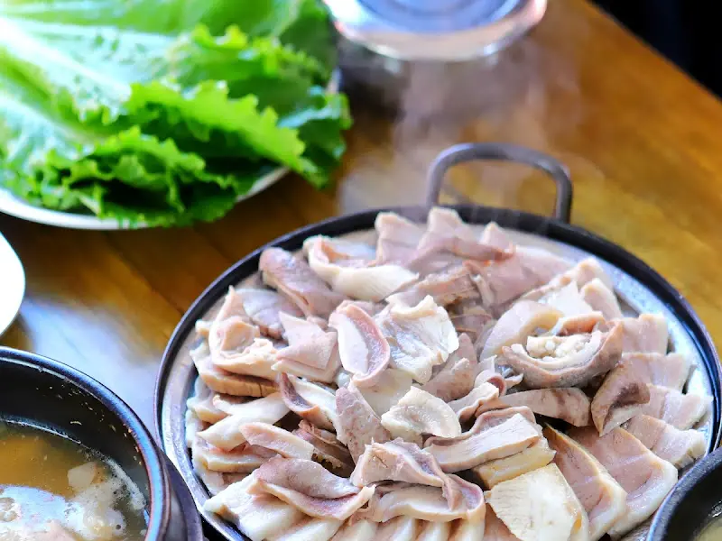 수육과 쌈 채소