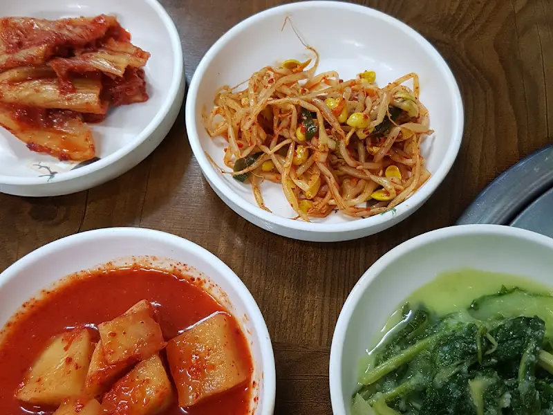 모아원조국밥 밑반찬 클로즈업