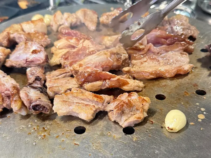 불판 위 생갈비