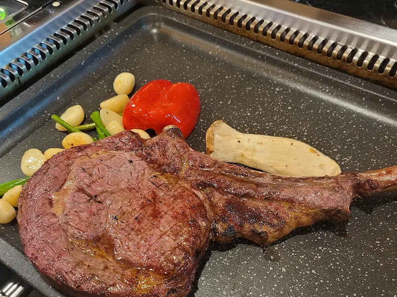 불판 위 토마호크