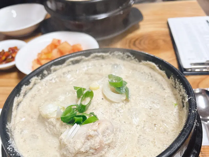 들깨 삼계탕의 모습