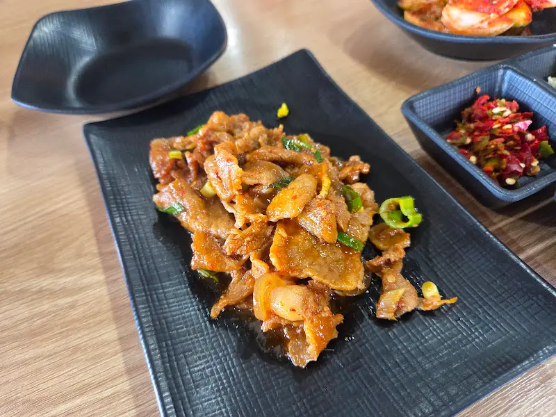 매콤한 양념이 입맛을 돋우는 제육볶음