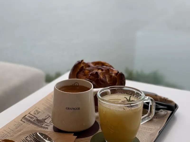 밤식빵과 따뜻한 차