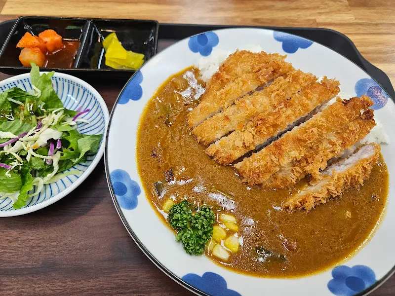 장원 막국수의 카레 돈까스