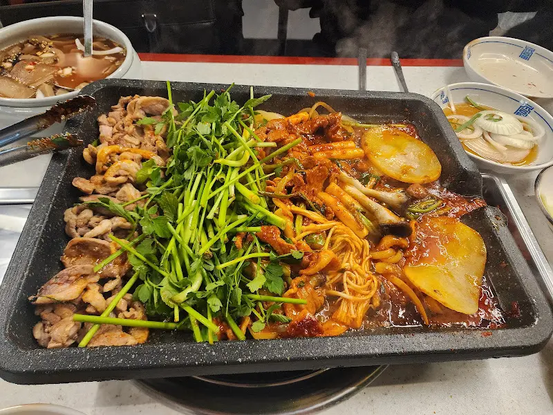 들깨가 듬뿍 들어간 오리 뼈탕