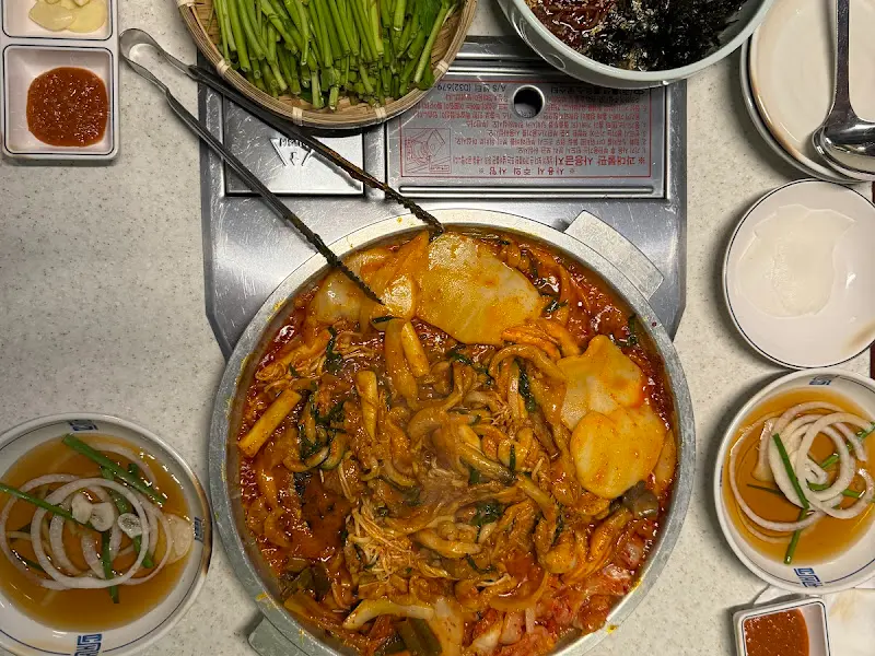 맛있게 구워진 오리 주물럭