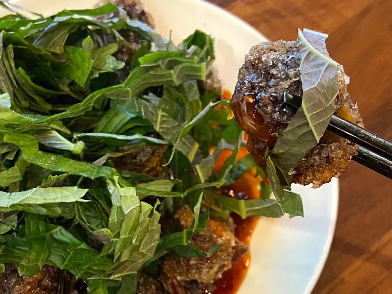 깻잎이 듬뿍 올라간 튀김