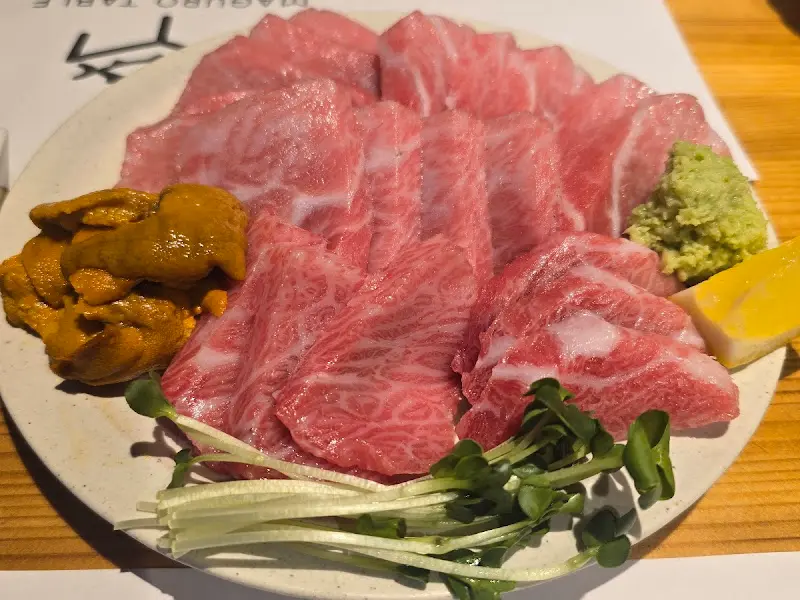 윤기가 흐르는 숙성 참치회