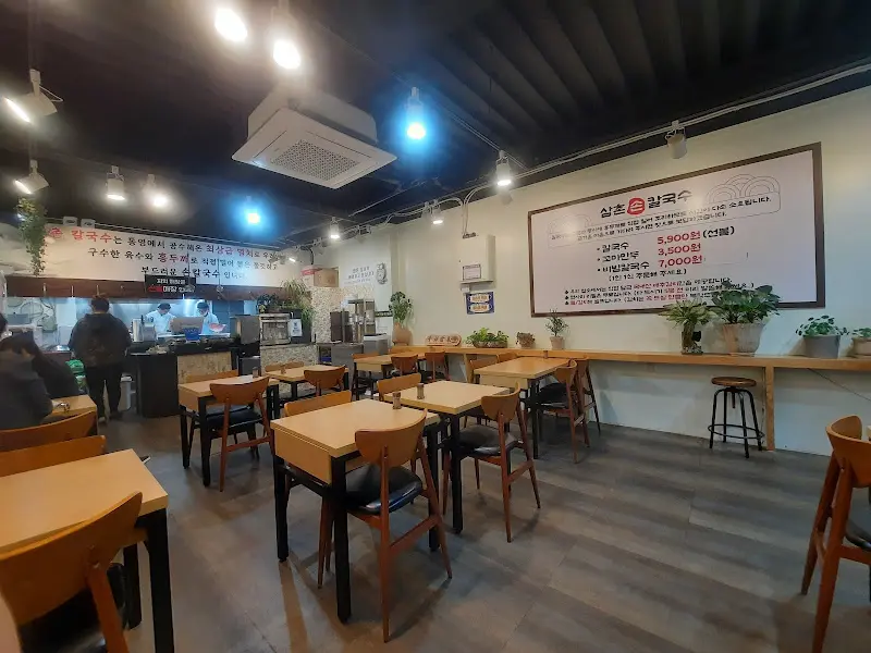 삼촌손칼국수 내부