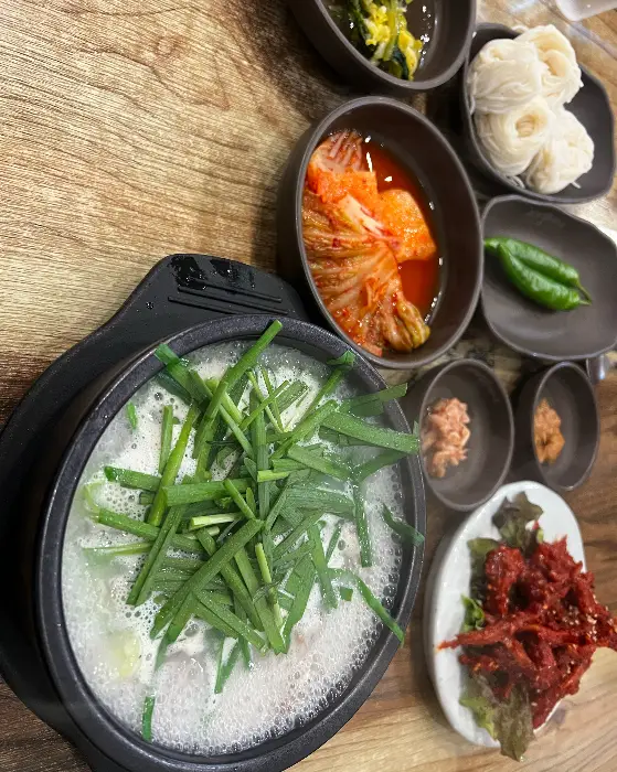 순대국과 곁들임 메뉴 사진