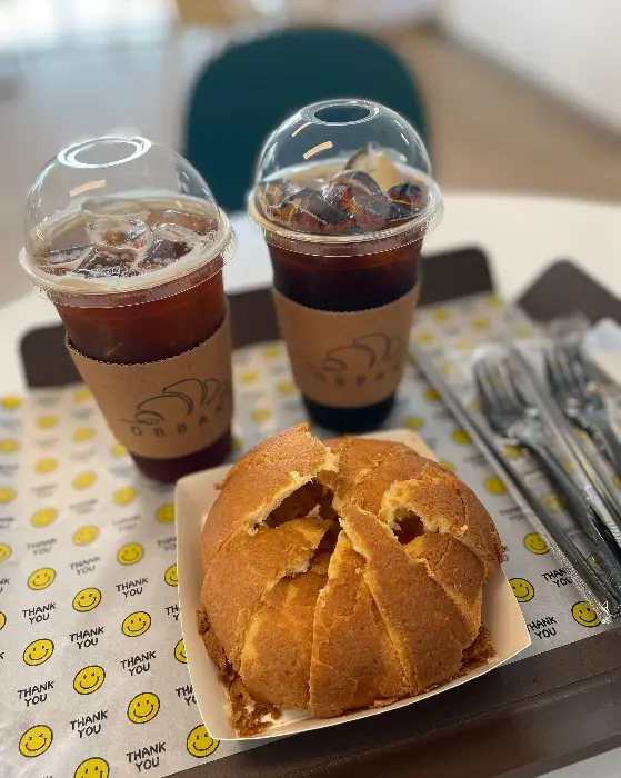 주문한 빵과 음료 사진