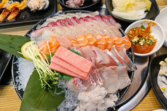 행복수산 모듬회 디테일 샷