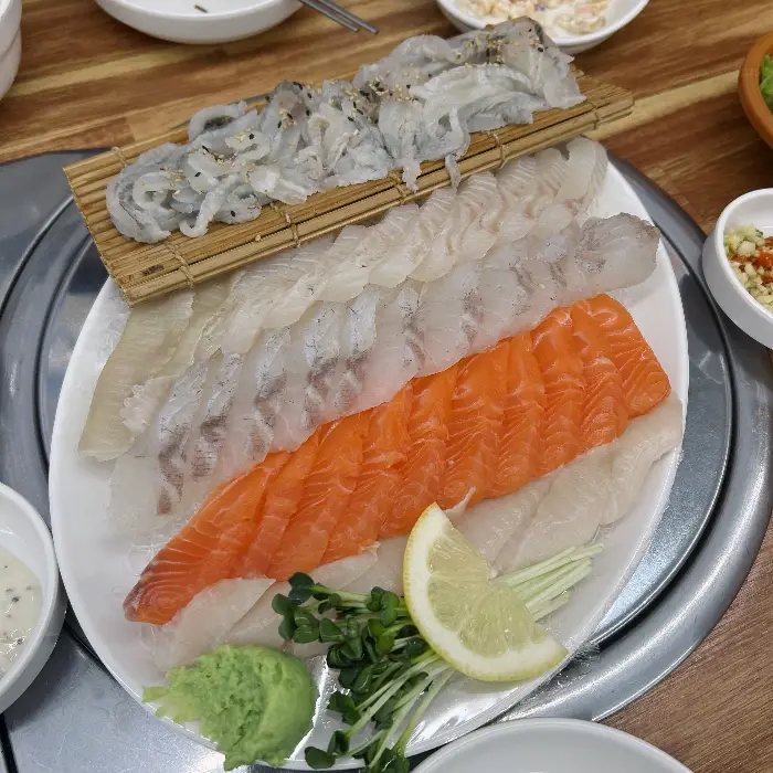 신선한 대방어 모듬회