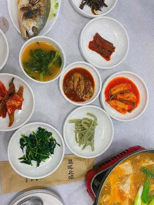 백반정식의 다양한 반찬들 일부