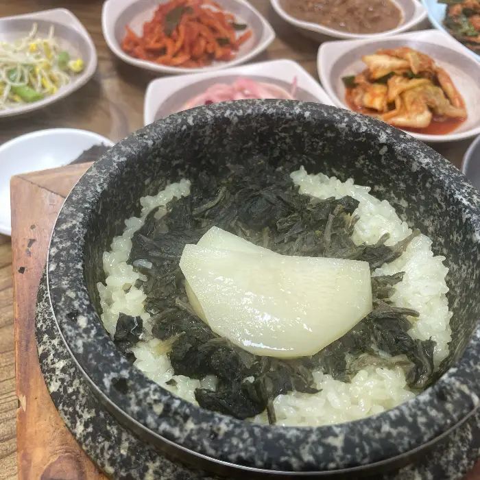 돌솥곤드레밥과 반찬들